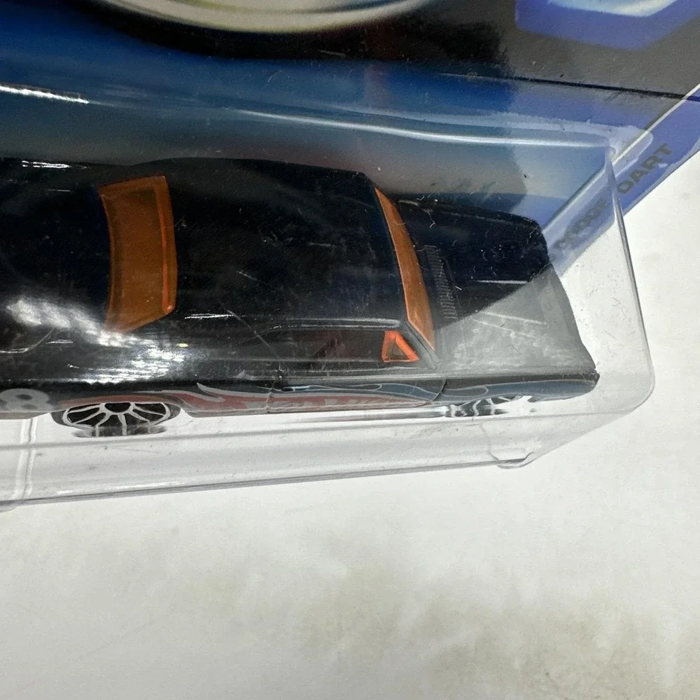 Hot Wheels Collector #176 1968 Dodge Dart 2006 #104 1969‎ Dodge Charger 2005